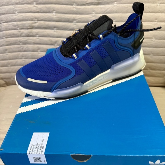 New Adidas NMD V3 Men Sneakers - Picture 1 of 3